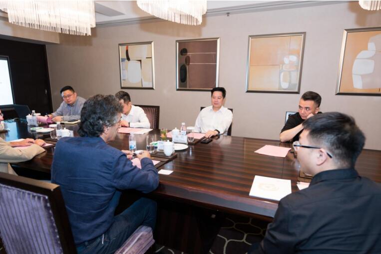 集团党委副书记、副董事长、总经理杨川会见维尼奥拉艺术研究中心创始人皮耶罗·洛卡瑟卡教授一行