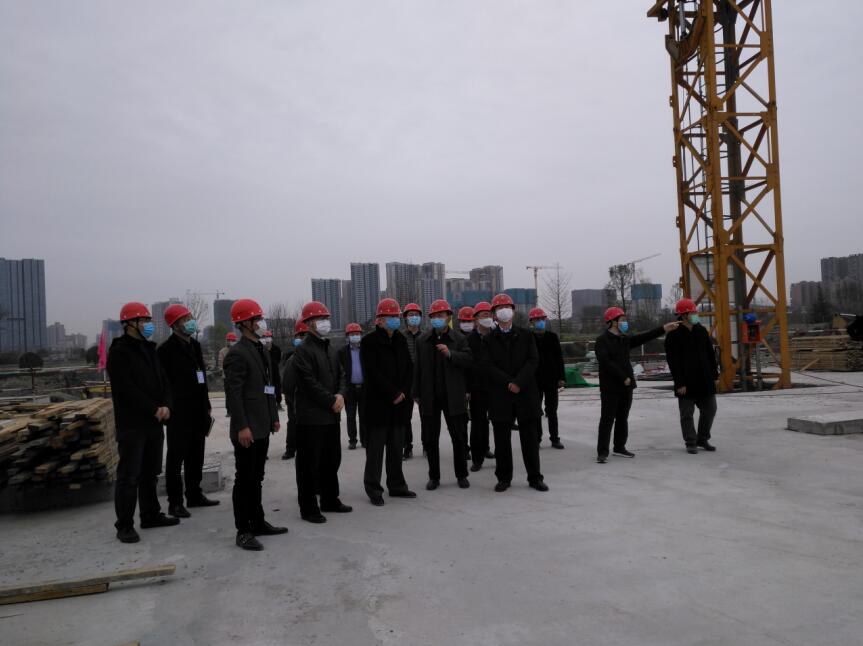 尊龙凯时集团党委书记、董事长任丁率队 赴金牛宾馆检查工程复工工作